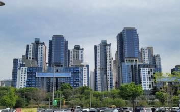 ‘평당 2억원’ 넘겼다...반포 래미안 원베일리 신고가