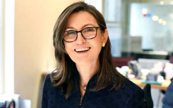 “비트코인  5년 뒤 5배”...'돈나무 언니’ 가상자산 첫 공개